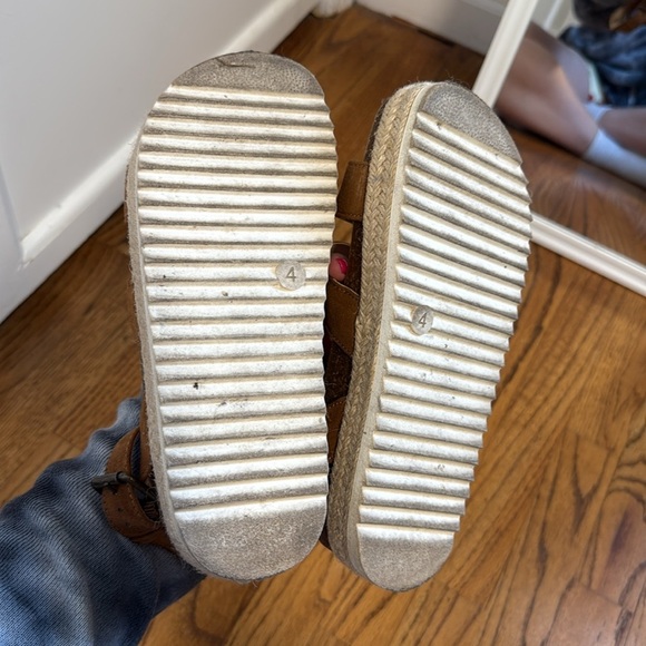 Art Class Sandals - Kids 4/Women’s 6 - Picture 6 of 6